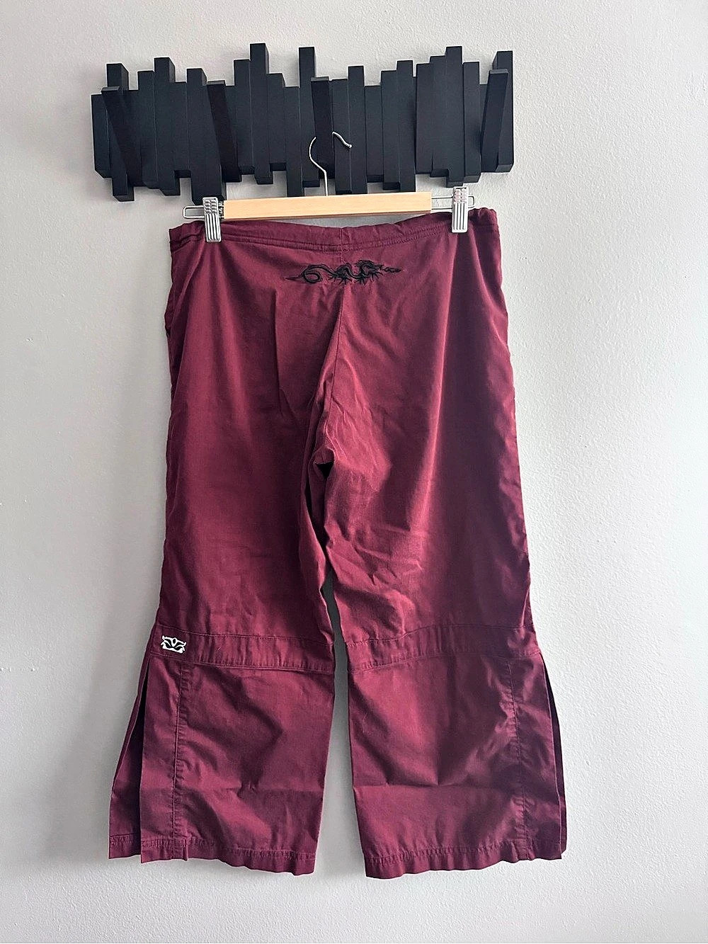 *Rare* Be Present brand Dragon Embroidered Split Hem Yoga Pants Burgundy Medium